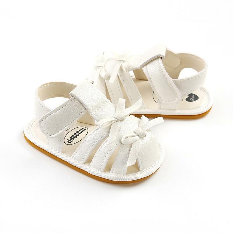 Sandalias antideslizantes transpirables de cuero PU de moda de verano para niñas pequeñas suela blanda