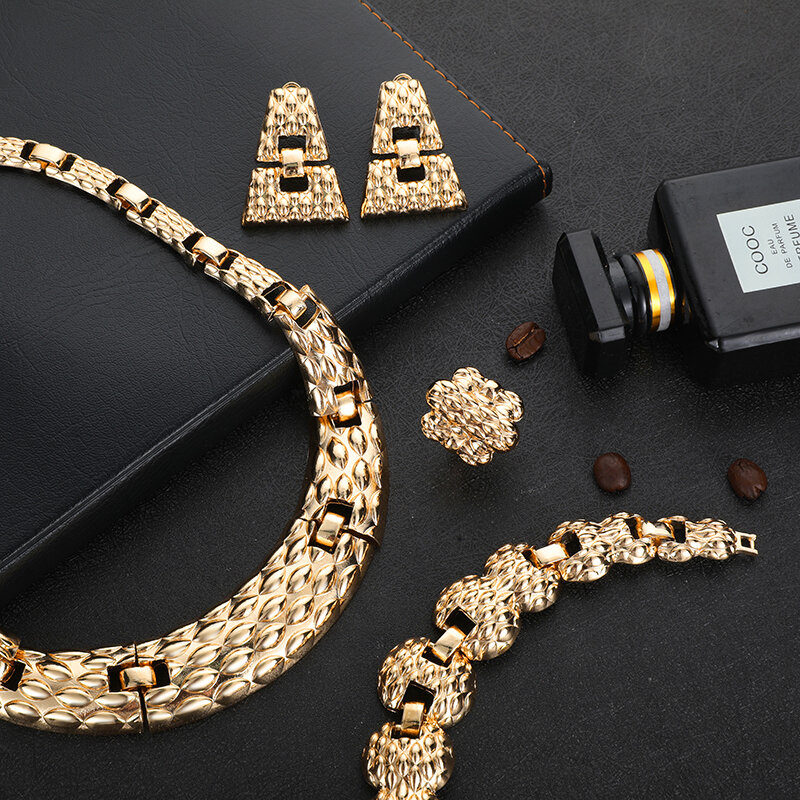 24K Verkauf Neueste High-Qualität Gold-Überzogene Neue Mode Italien Brasilien Dubai Gold High-End-Schmuck set Hochzeit Dating Halskette Armba