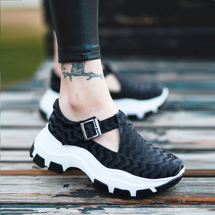 Seksowna na jesień platforma wygodne damskie trampki moda regulowane zapięcie mały biały buty kobiety zwiększają bieganie buty wulkanizowane