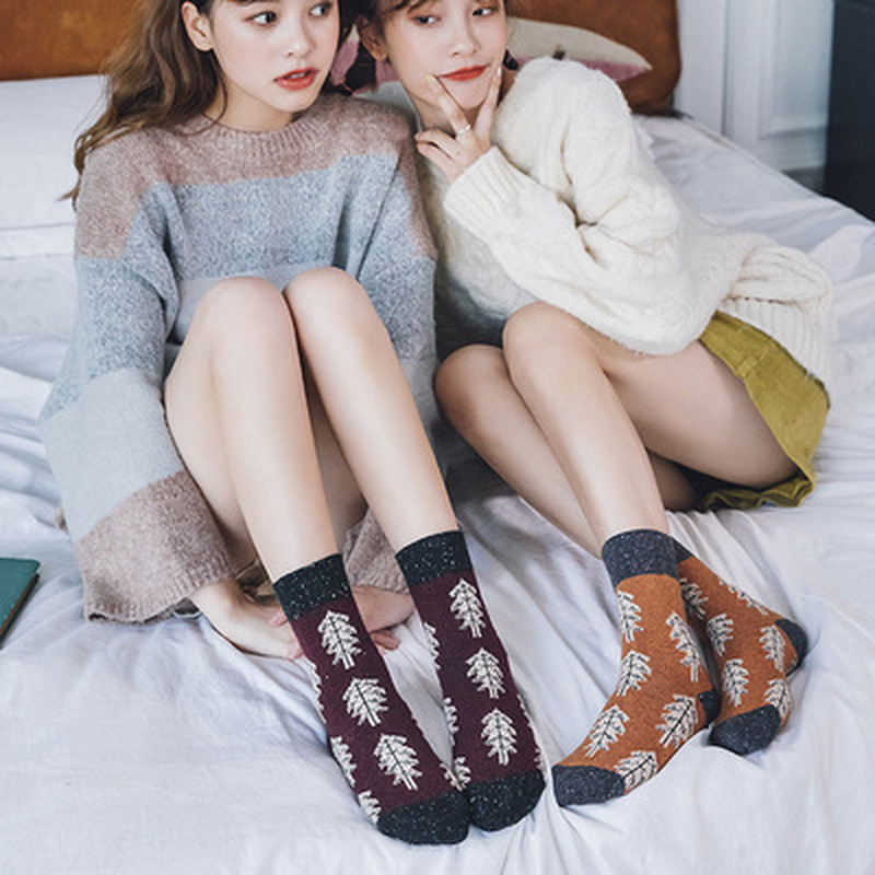 2020 Japanese Style Autumn Winter Women Wool Socks Clay-colored Chiffon Ladies Warm Socks with Christmas Tree Thickened 134