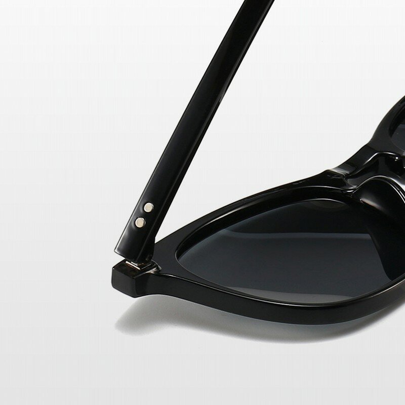 2020新スタイルの女性の偏光サングラスリベットデザインのメンズサングラス光線駆動サングラスUV400ビーチメガネ