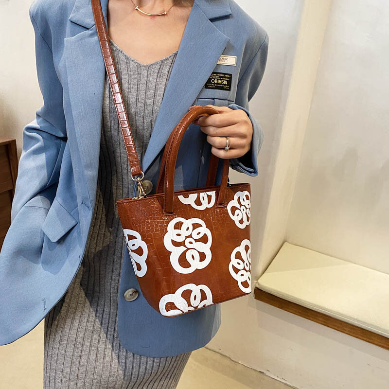 Женские простые маленькие сумочки, Новая высококачественная Персонализированная дизайнерская сумка-мессенджер на одно плечо с цветочным ...