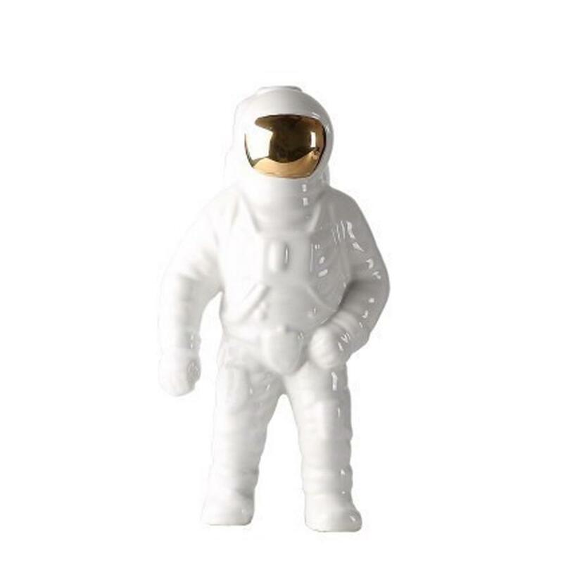 Gold Space Man ประติมากรรมนักบินอวกาศแจกันแฟชั่นโมเดิร์นเซรามิค Cosmonaut ชุดเครื่องประดับตกแต่งสวนรูปป...