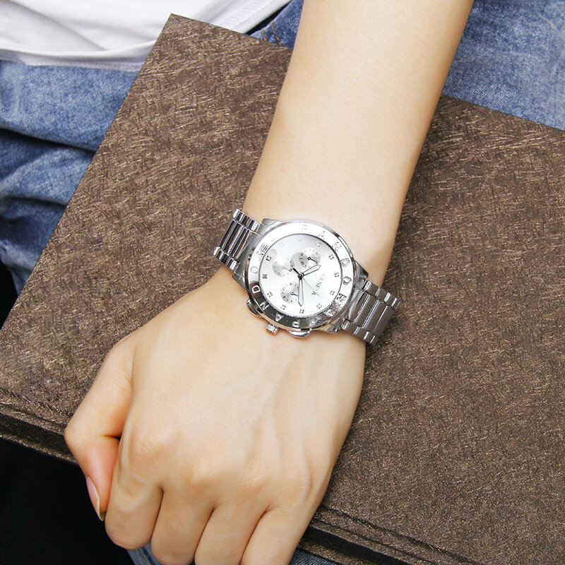 제조 업체는 제네바 시계 제네바 시계 세 눈 스틸 벨트 고급 합금 정장 삼색 시계를 직접 판매