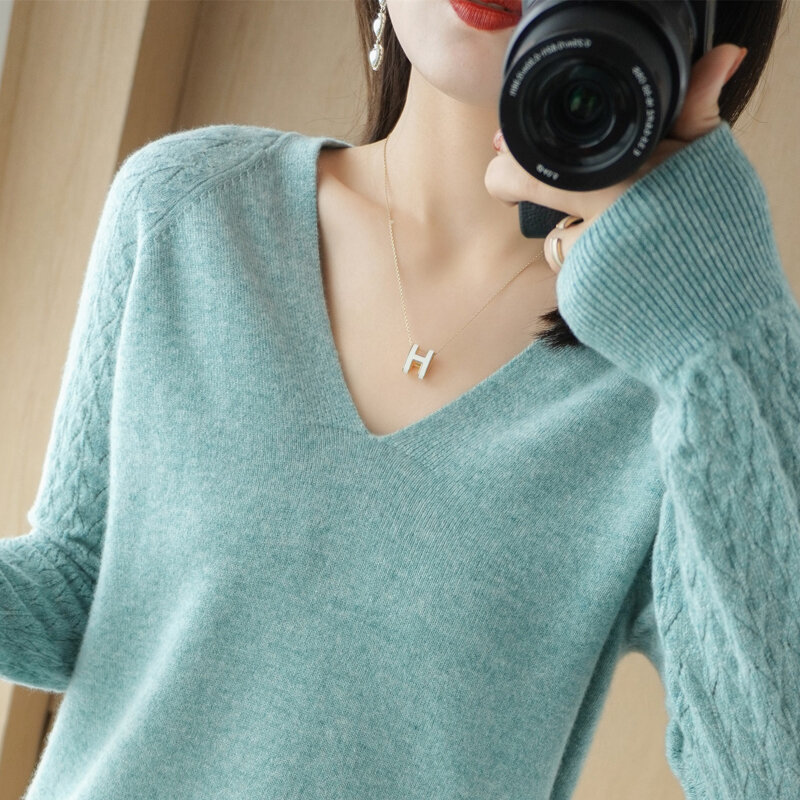 Autumn And Winter New V-Neck Woolen Sweater Women's Short Sweater Ioose And Thin Solid Color Hollow Iong-Sleeved  Knit Bottoming