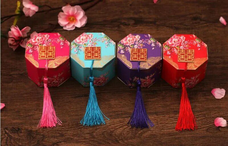 100 stücke Chinesischen Candy Box Hochzeit Süßigkeiten Gold Stanzen Box Doppel Xi Wort ist Auspicious und Wunsch Festliche Achteckige Box geschenk Box