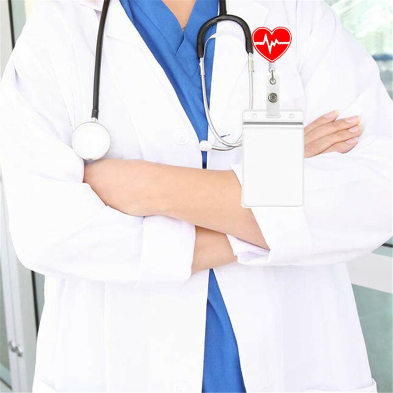 Moda carino a forma di cuore retrattile infermiera Badge Reel Clip Badge Holder studenti Offcier Doctor Id Card Holder