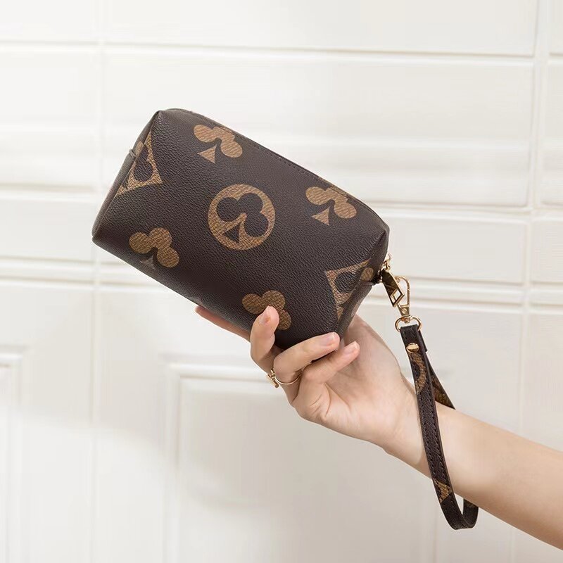 2021 new large pattern ladies long clutch waterproof trendy fashion coin purse key bag old ladies small hand bag
