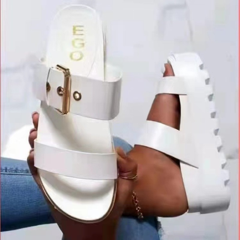 Sandal Wanita Musim Panas Sepatu Datar Platform Fashion Baru Desain Gesper Anti-selip Sepatu Kasual Ringan Nyaman Sepatu Fashion