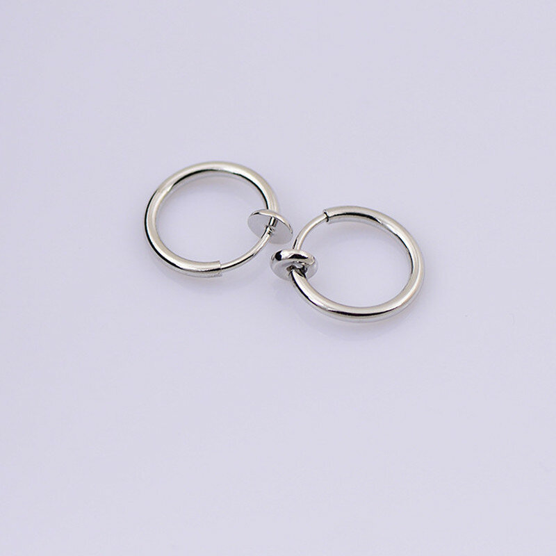 Koop 1 Paar Veelkleurige Kleine Eenvoudige Cirkel Oorbellen Voor Vrouwen Mannen Nep Lippen Oor Neus Piercing Unieke Prachtige Oor Clip