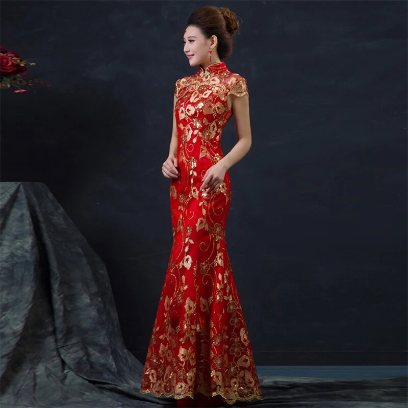 Rosso Cinese Abito Da Sposa Femminile Lunga A Manica Corta Cheongsam Oro Sottile Vestito Tradizionale Cinese Delle Donne Qipao per la Cerimonia Nuziale Del Partito