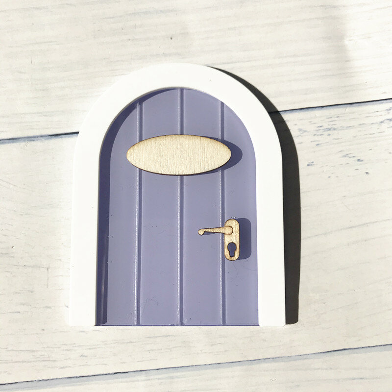 Mini puerta de hadas de madera, puerta de hadas hecha a mano, con bonito agujero con ratón rosa, puerta de madera en miniatura con banderines y poste de señal personalizado