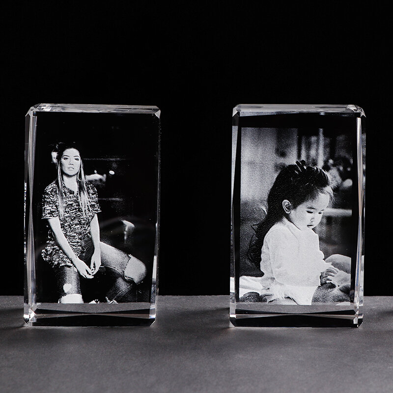 2D/ثلاثية الأبعاد صورة مخصصة ليزر كريستالي نقش مكعب الزجاج شخصية الحيوانات الأليفة إطارات الصور للحصول على ديكور منزلي للزفاف تذكار هدية