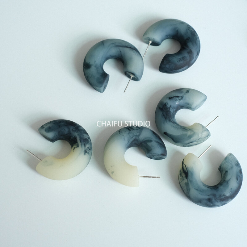 Chaifu Studio/E371 S925 ago d'argento temperamento semplice struttura irregolare anello a forma di C esagerato orecchini a bottone