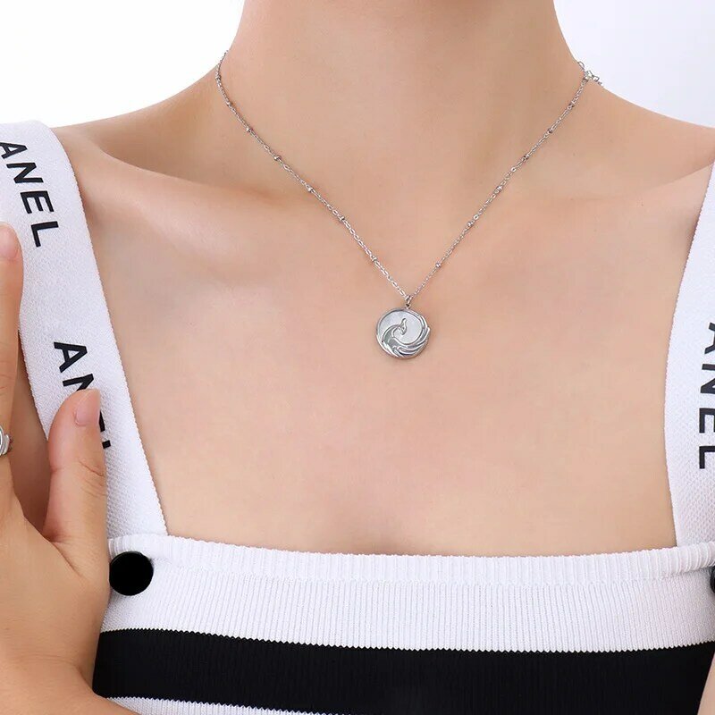 Edelstahl Geprägte Phoenix Weiß Muschel Runde Design Anhänger Halskette Für Frauen 2021 Trends Zubehör Böhmischen Schmuck