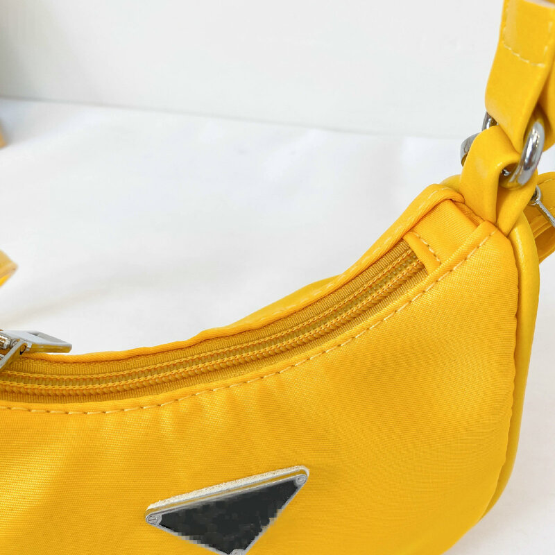 어린이 Crossbody 가방 여자 겨드랑이 가방 2020 새로운 트렌드 베이비 원-어깨 메신저 패션 핸드백