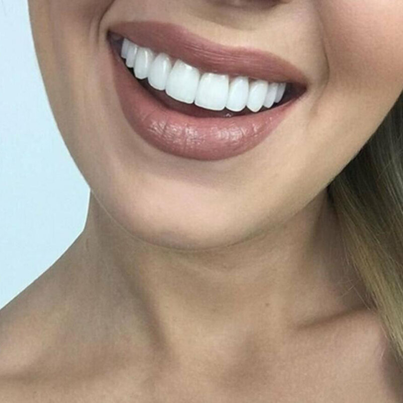 Impiallacciatura di denti finti superiori in Silicone protesi dentarie denti finti scatto superiore su denti sorridente sbiancamento dei denti della protesi