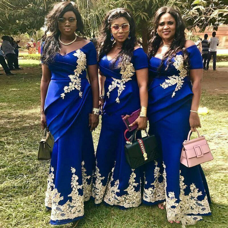 Royal Blue satynowe suknie dla druhen o kroju syreny Off the Shoulder z koronkowymi aplikacjami długie 2021 afrykańskie dziewczyny suknia na bal maturalny suknia