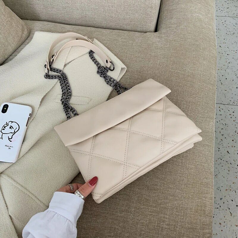Solid color leather shoulder messenger bag 2019 new ladies chain handbags fashion casual shopping bag multi-layer envelope bag