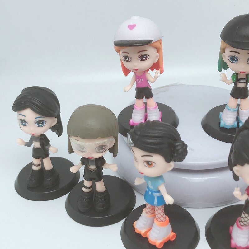 Model Boneka Kelompok Gadis Bangtan Tokoh Anime Lucu Karakter Bintang KPOP Idola Figur Mini Mainan Hadiah Ulang Tahun Natal untuk Anak-anak