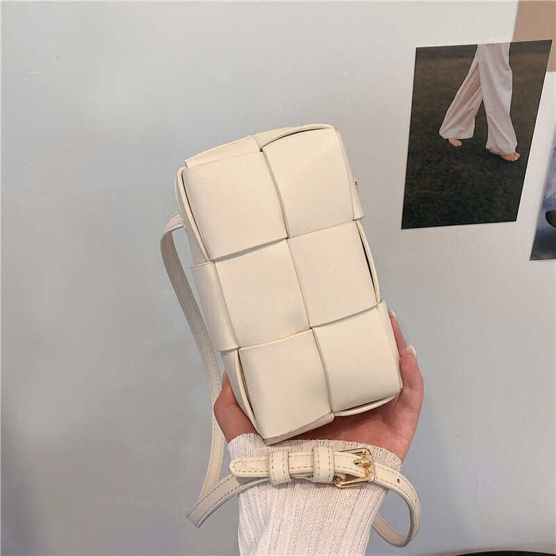حقائب صغيرة مربعة الشكل من الجلد الصناعي للنساء موضة 2021 حقائب كتف نسائية فاخرة منسوجة حقيبة كروس كيس Epaule