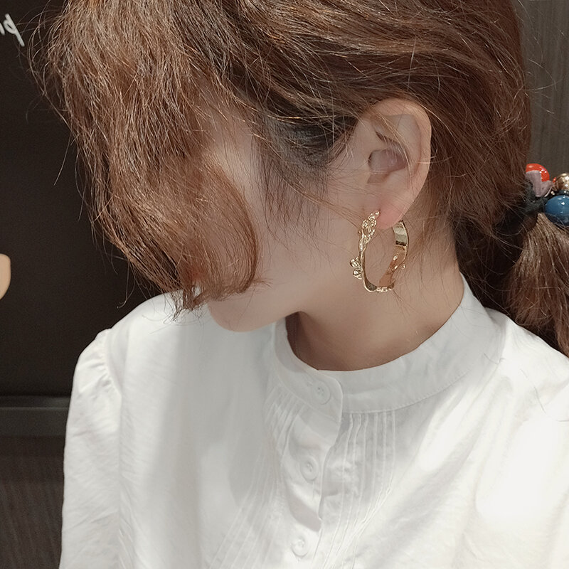 Korean Style Simple Personality Irregular Texture Ear Ring Women's Cold Style Temperament Wild round Earrings Face Slimming