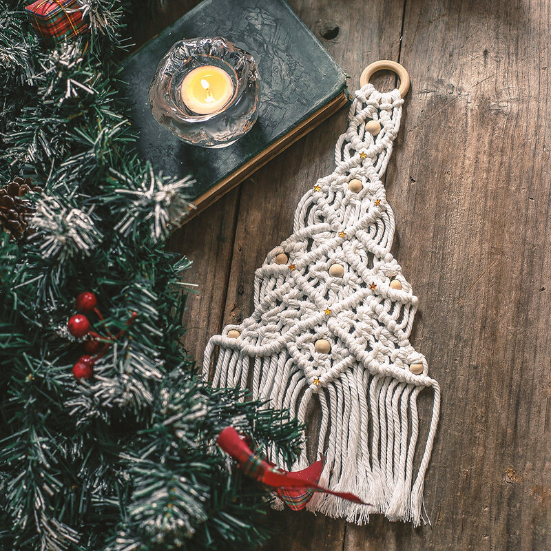 Ręcznie tkana dekoracja ścienna z płatkami śniegu, choinkami, prezentami świątecznymi i zdjęciami