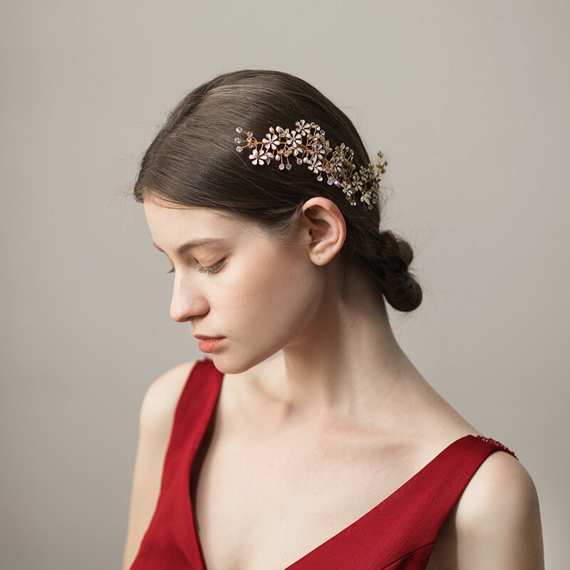 O024 biżuteria do włosów indywidualna perła słodkowodna złota z kwiatowym wzorem grzebień do włosów moda ślubna akcesoria do włosów na kolację