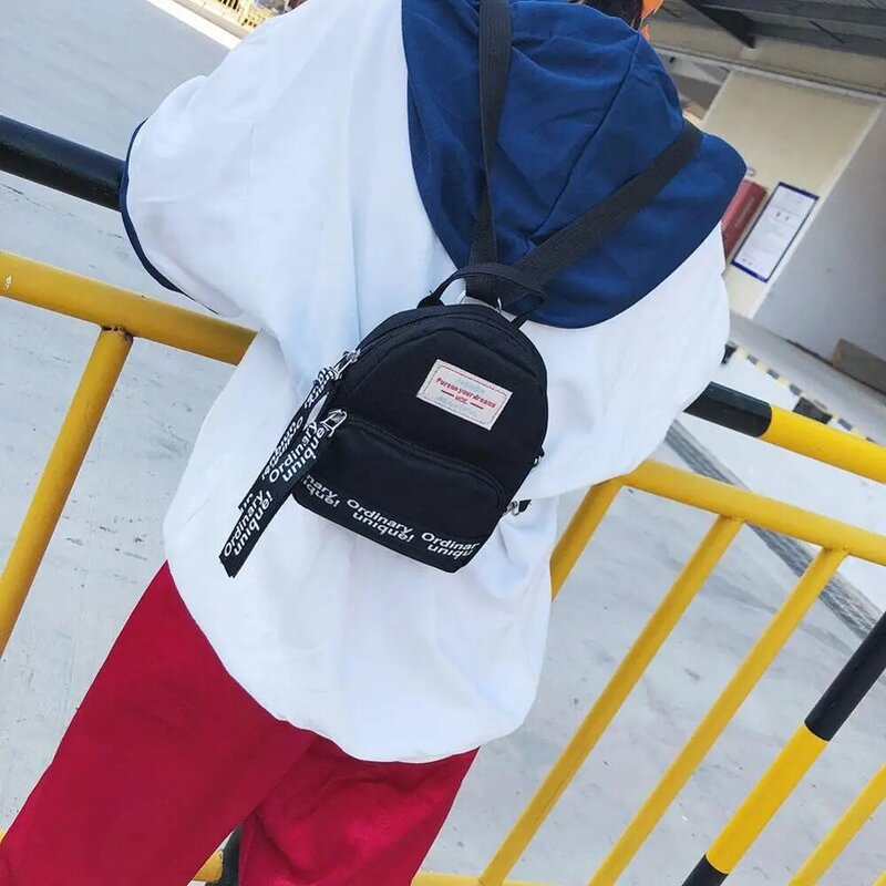 Mini mochila de nylon para mulheres, bolsa de ombro com estampa de letras para meninas adolescentes, mochila pequena multifuncional feminina para viagem