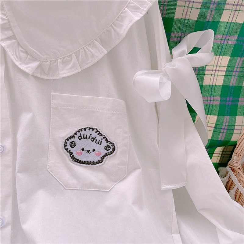 QWEEK biała bluzka dla nastolatków Peter Pan Collared koszula kobiety styl Preppy 2021 Kawaii zapinana sweter hafty niedźwiedź odzież