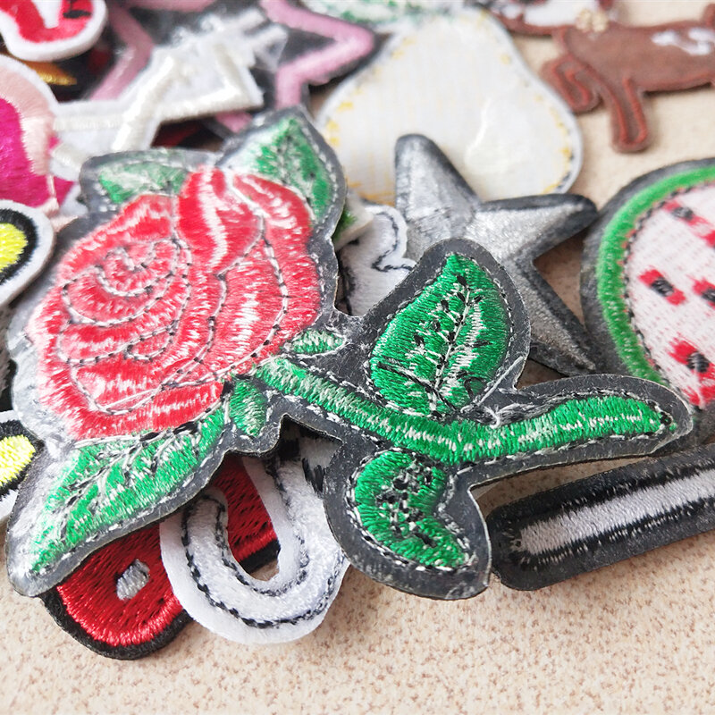 Cartoon haft ze wzorem zwierzęcia naszywki na ubrania DIY żelazko na plastry na ubrania owoce łatka kwiat róży niestandardowe łatka list gwiazda