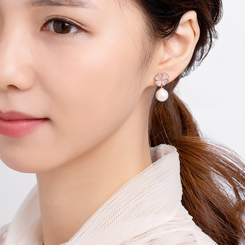 Four-Leaf Clover Pearl Earrings Trendy French Pearl Scallop Earrings All-Match Earrings Anti-Allergic Earrings