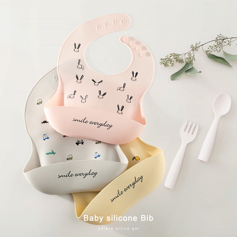 Babero de silicona suave para bebé, impermeable, estampado de dibujos animados, ajustable, almuerzo