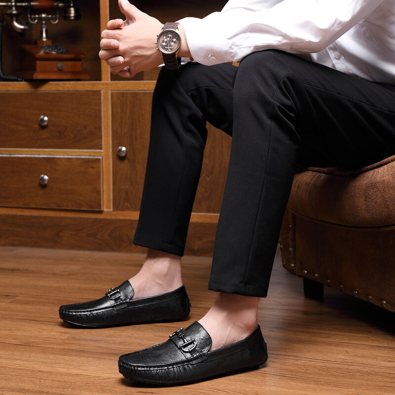 Mocassini in vera pelle italiana scarpe Casual da uomo Designer di lusso mocassini da uomo Slip On appartamenti da uomo scarpe da guida maschili traspiranti
