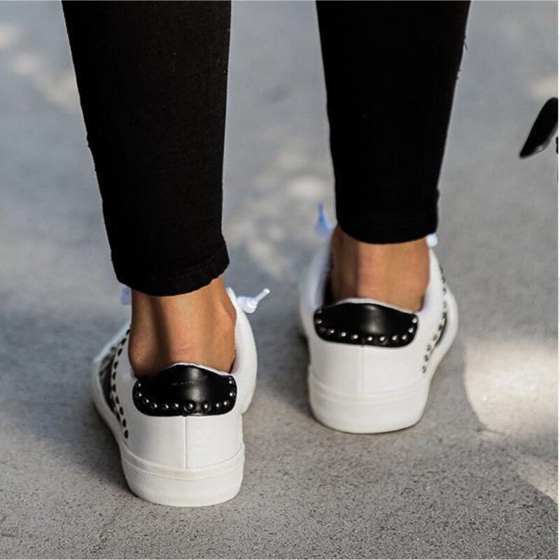 Chaussures à lacets pour femmes, avec rivets et imprimé léopard sur les deux côtés du talon, avec clous en mousse et coutures noires, baskets KZ015