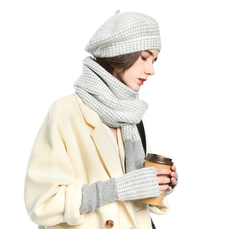 유럽과 미국의 겨울 여성 스카프 모자 장갑 3 조각 세트 따뜻한 격자 무늬 캐시미어 스카프 모자와 장갑 세트