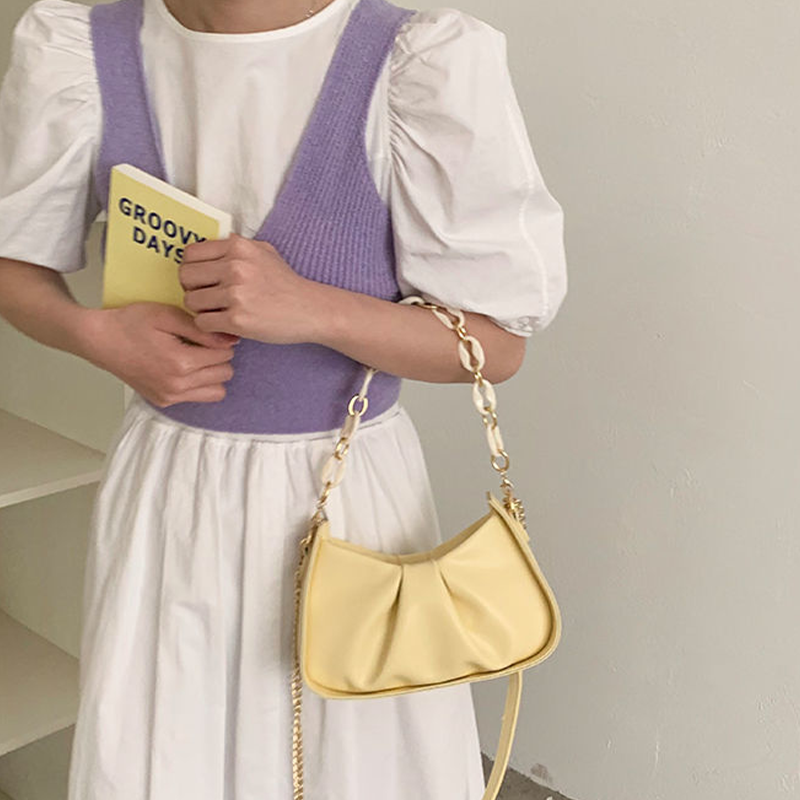 Японская Корейская женская модная плиссированная сумочка-Багет на цепочке, нишевая универсальная сумка через плечо INS, новинка 2021, однотонн...