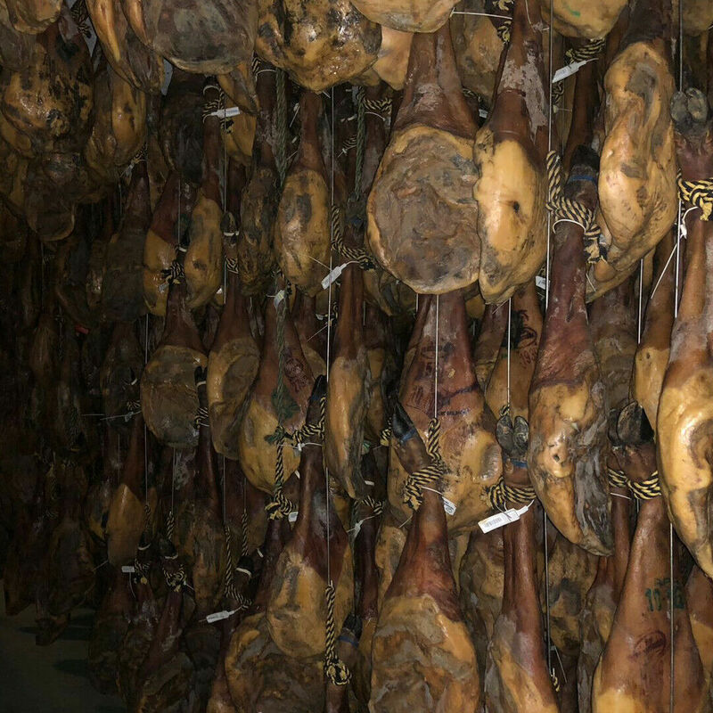 Jamón Ibérico de cebo de campo. Salamanca.Entre 7,2-7,6 kg aprox.Iberian Ham.