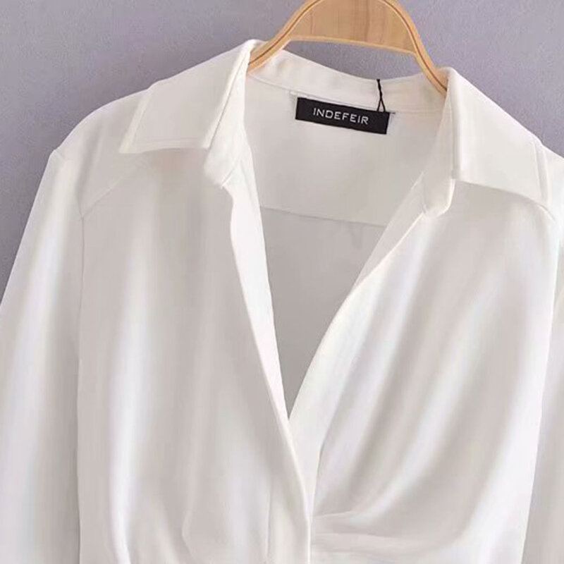 قميص نسائي أنيق قميص أبيض لخريف 2021 بياقة مطوية قميص قصير ذو أكمام طويلة ملابس خروج نسائية
