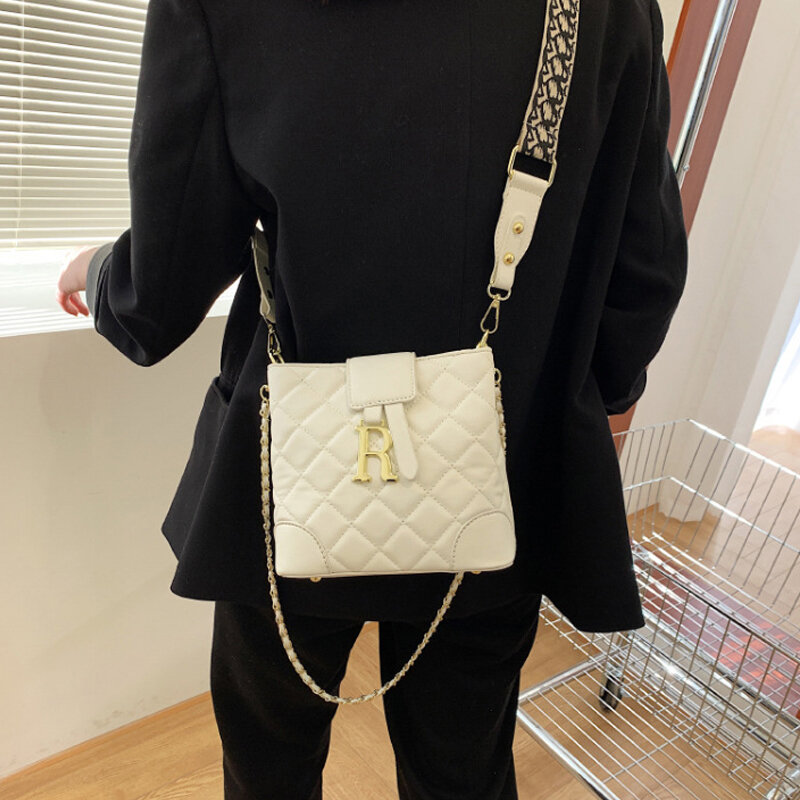 女性用ダイヤモンドバケットバッグ,チェーンショルダーストラップ付きの高級デザイナーバッグ