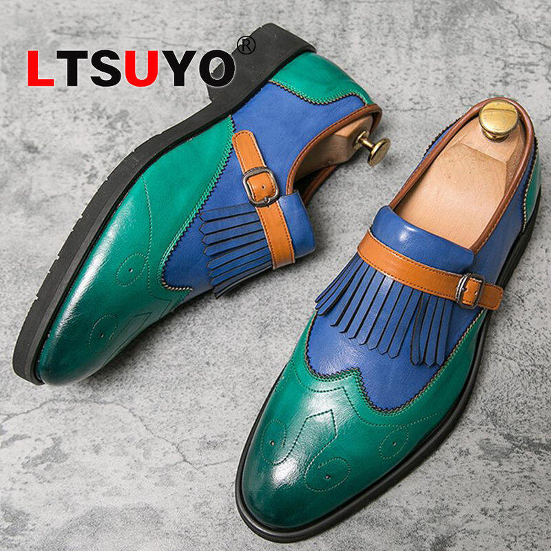 Sapatos casuais de couro para homens, sapatos pequenos de couro esculpidos em tamanho grande com franjas clássicas de ponta