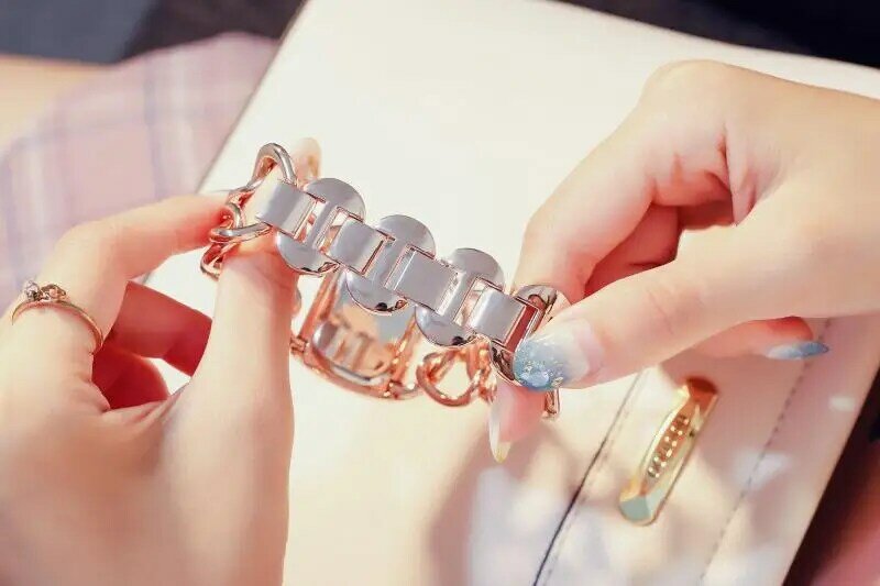 Montre de luxe pour femmes, marque célèbre, diamant, argent, petite montre-bracelet en acier inoxydable, 2022