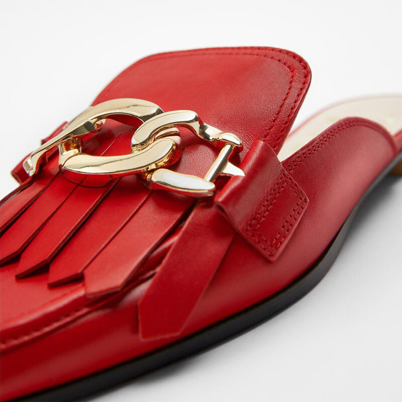 Zapatillas de exterior con cadena de metal para mujer, zapatos planos de cuero con cabeza cuadrada a la moda, color negro, 2021