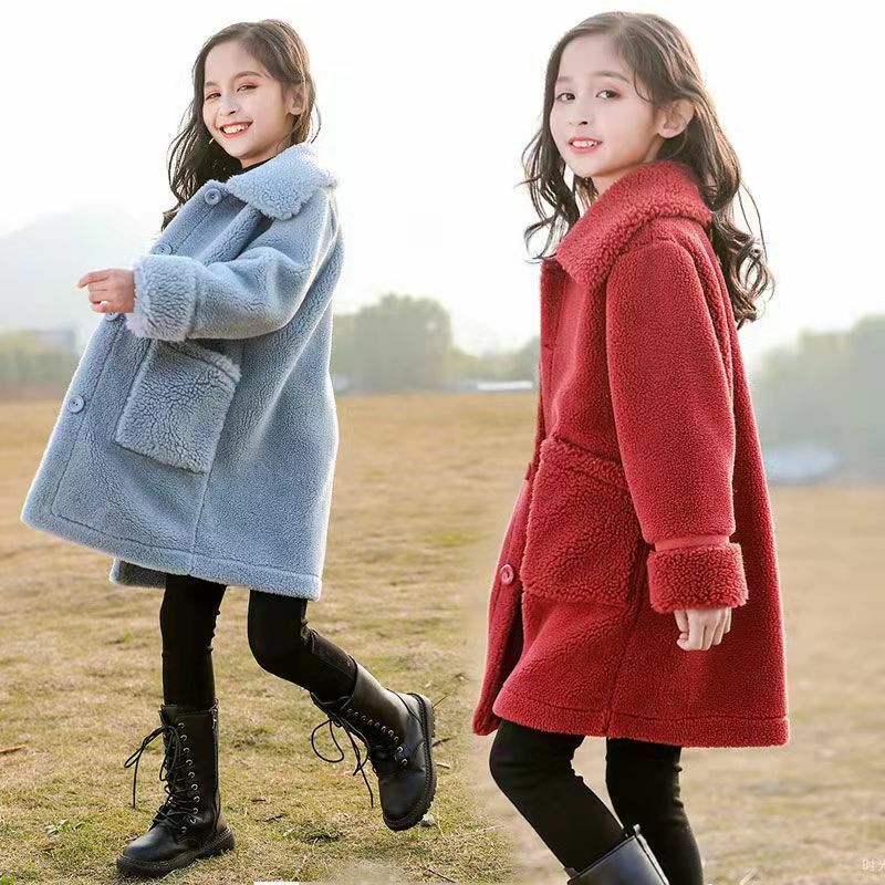 女の子のためのラムウールのコート,フラップ付きの襟,シンプルなボタン,快適なポケット,カジュアルな服