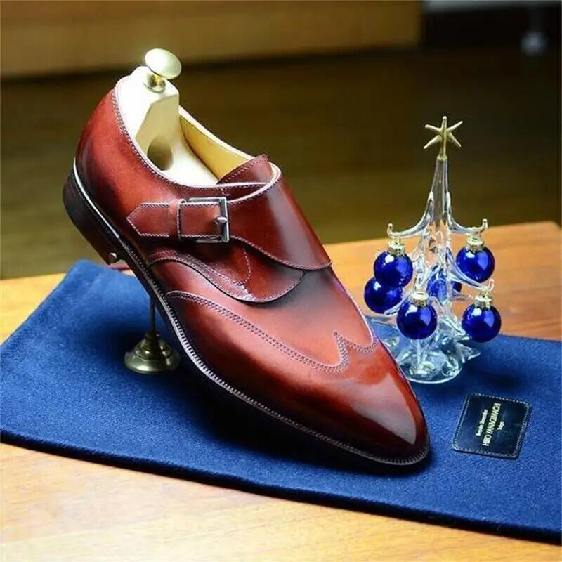 2021 neue Männer Schuhe Handmade Red PU Klassische Retro Zeigte Einzelne Schnalle Mode Business Business Casual Kleid Mönch Schuhe HL881