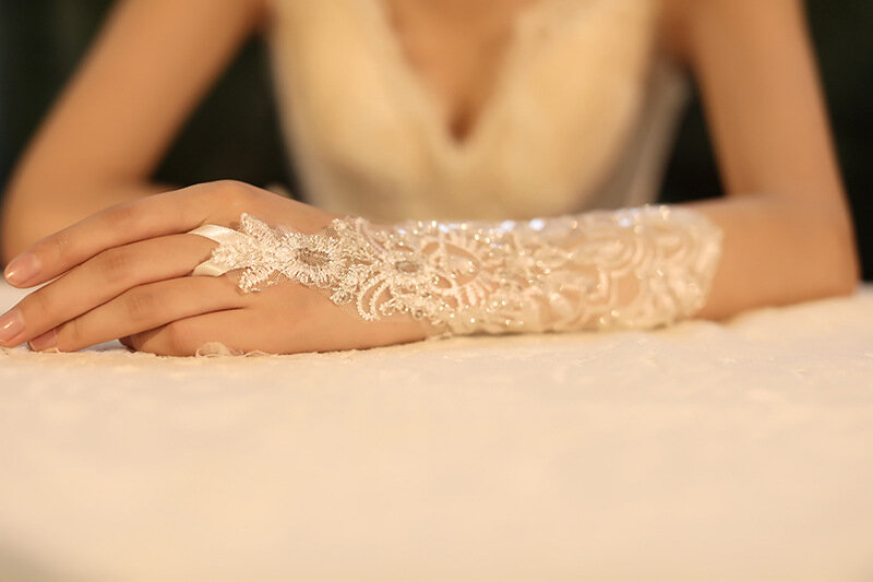 Sarung Tangan Pernikahan Panjang Pergelangan Tangan untuk Pengantin Wanita Sarung Tangan Pengantin Manik-manik Tanpa Jari Sarung Tangan Renda Aksesori Pernikahan Luva De Noiva