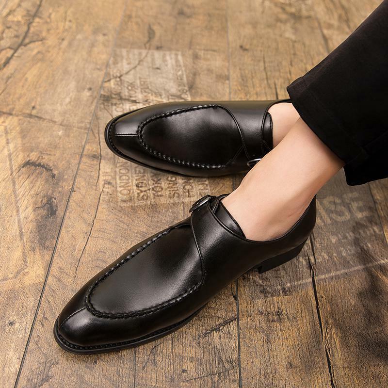 2021 가을 겨울 새로운 포인트 작은 가죽 신발 영국 트렌드 캐주얼 신발 통기성 야생 남성 갈색 남성 신발 XM369
