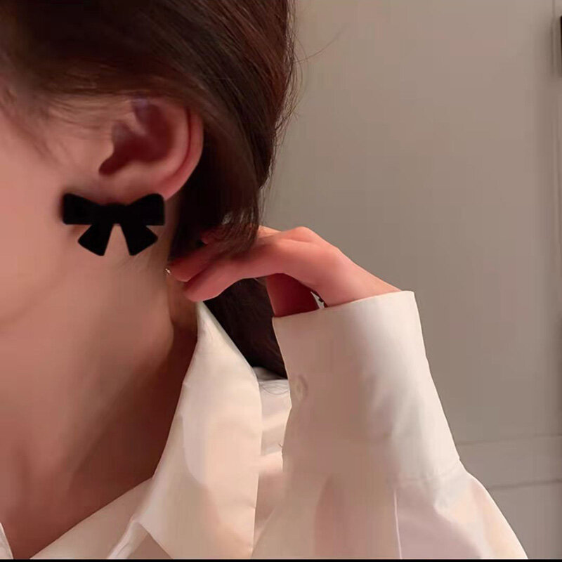 Korean Style Cute Small Flower Stud Earrings For Women  Spray Paint Bow Geometric Earrings Black Crystal C-Shape Ear Jewelry
