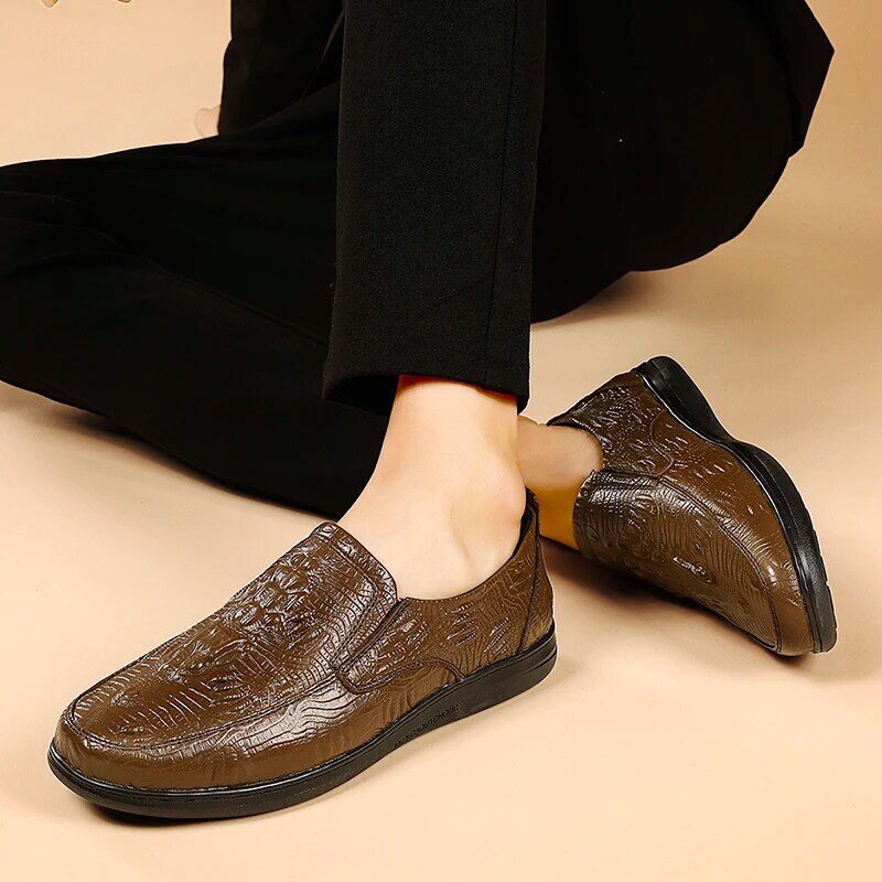 2021 New Men&#39;s Soft Leather Casual Shoes Luxury Brand Loafers Moccasins Fashion Leather Slip On Driving Shoes Men Shoes Big Size