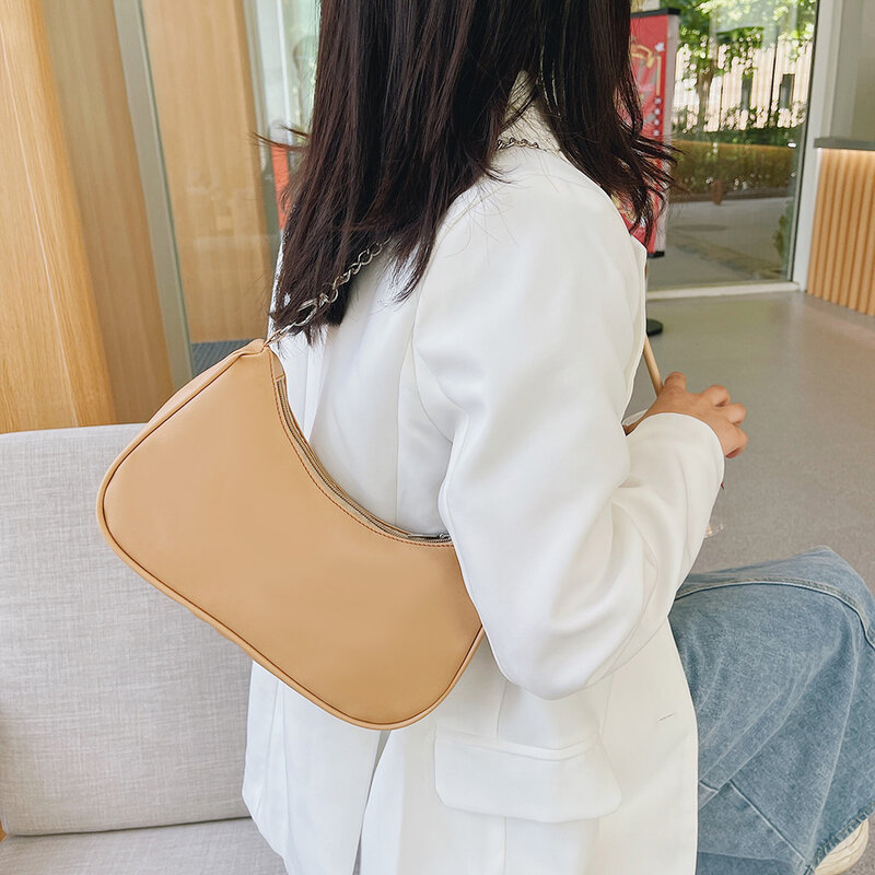 Damska torba PU skóra 2021 nowy jednolity kolor pod pachami pod pachami torby na ramię dla kobiet dorywczo panie łańcuch Shopper torebki torebka